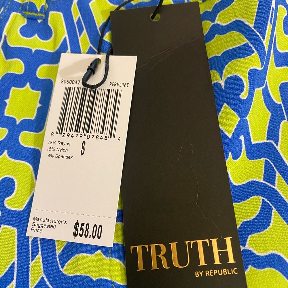 Truth size small pant. Never worn. Perfect summer Capri - Picture 2 of 4